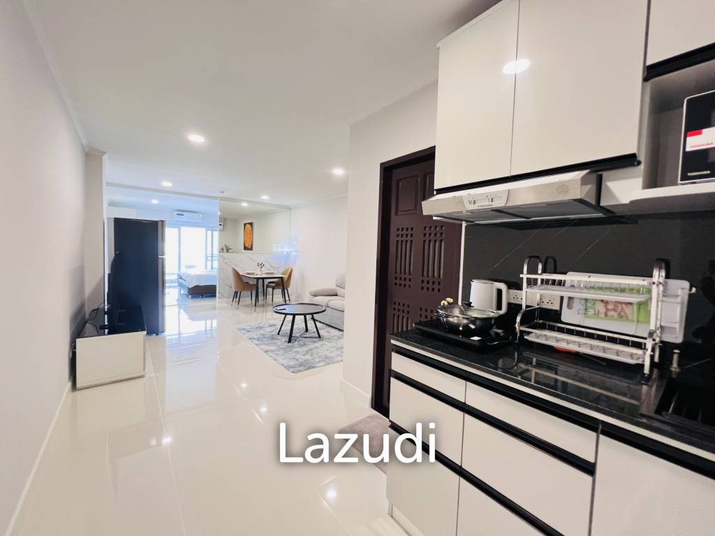 Stylish 1-Bedroom Condo with Mountain View