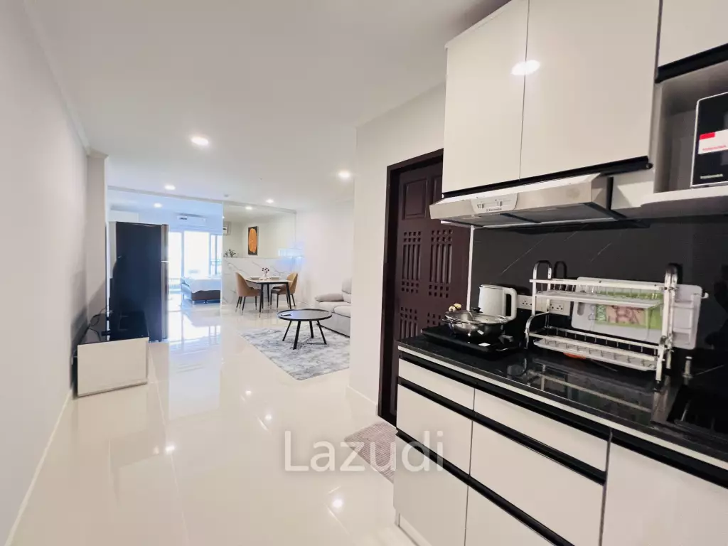 Stylish 1-Bedroom Condo with Mountain View