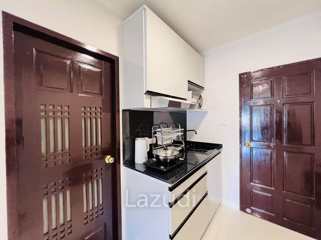 Stylish 1-Bedroom Condo with Mountain View