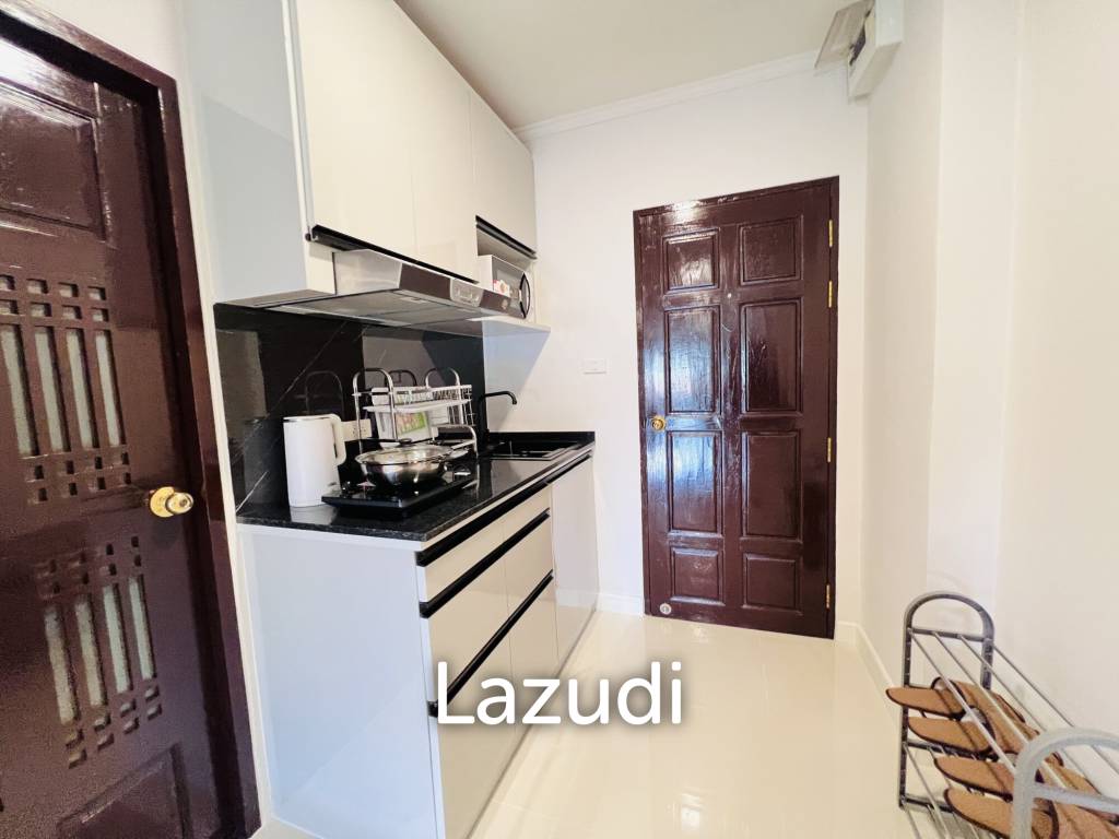 Stylish 1-Bedroom Condo with Mountain View