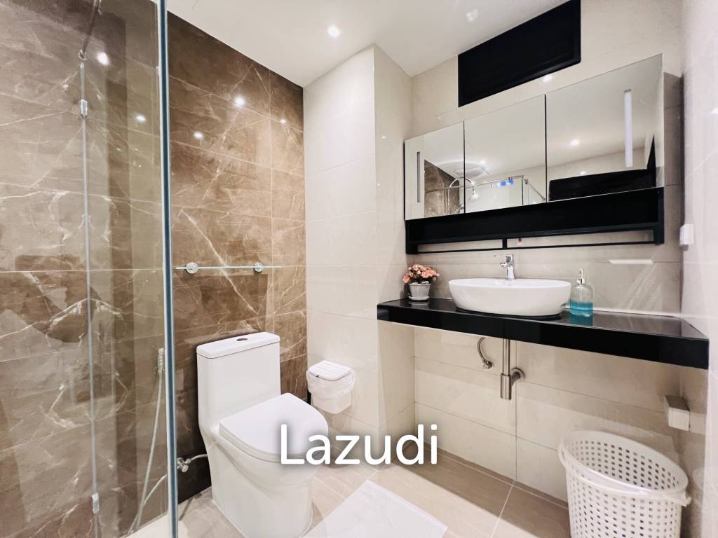 Stylish 1-Bedroom Condo with Mountain View