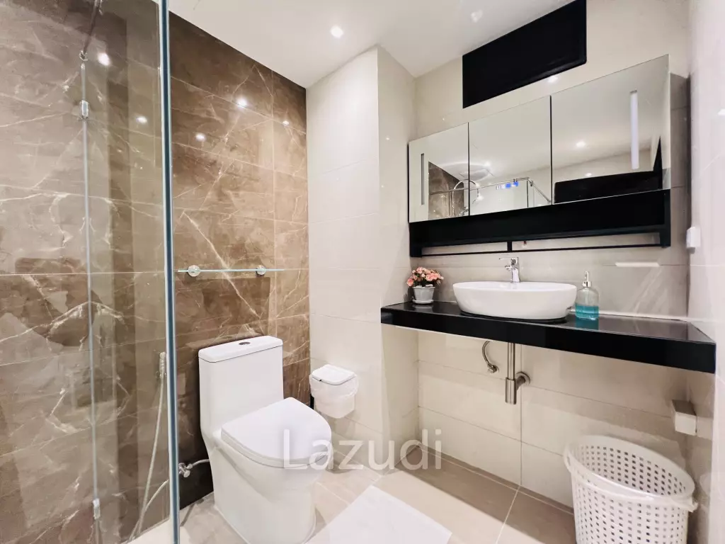 Stylish 1-Bedroom Condo with Mountain View