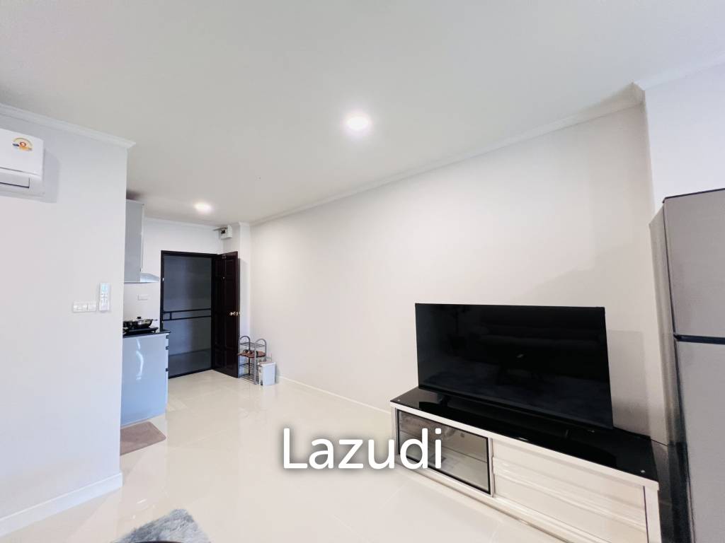 Stylish 1-Bedroom Condo with Mountain View