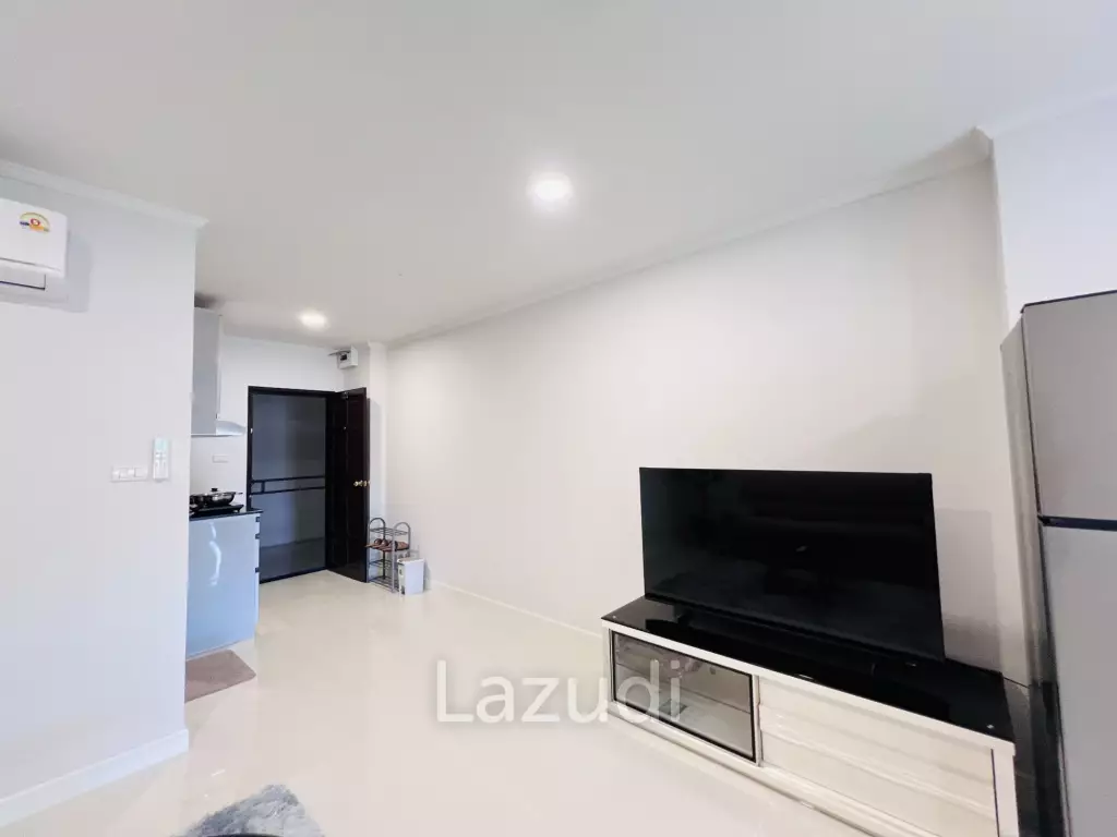 Stylish 1-Bedroom Condo with Mountain View