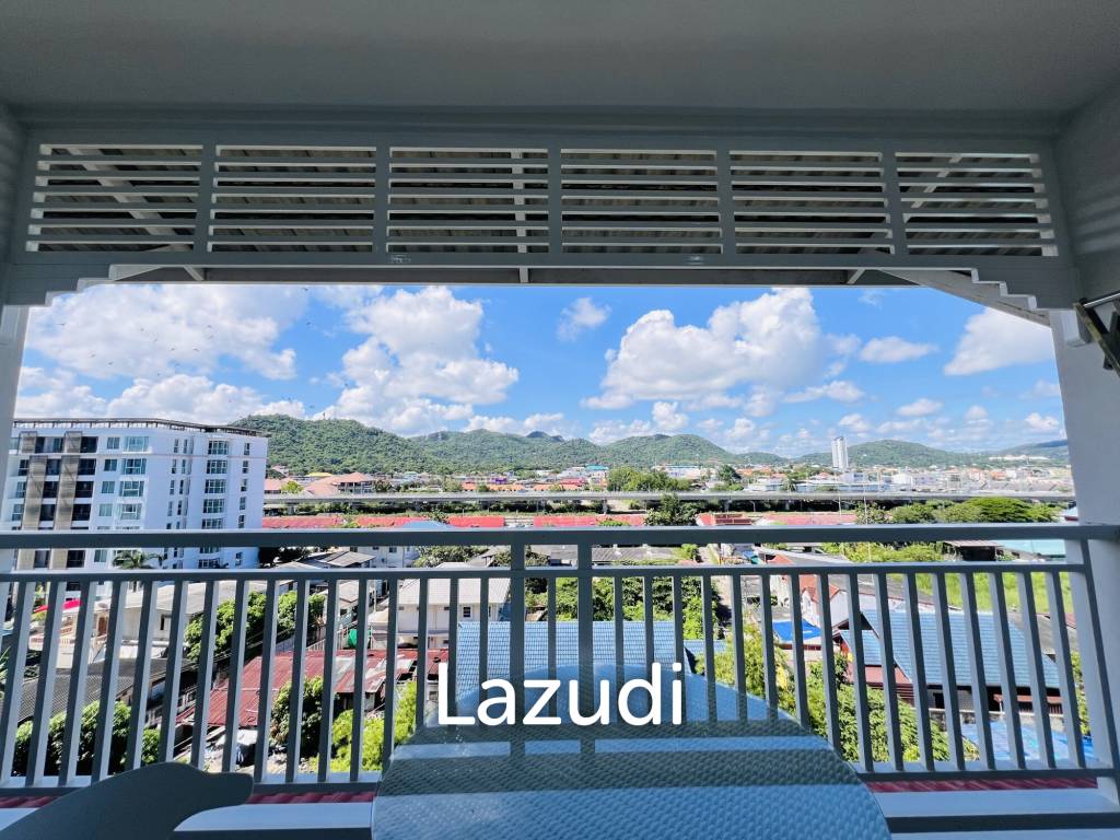 Stylish 1-Bedroom Condo with Mountain View