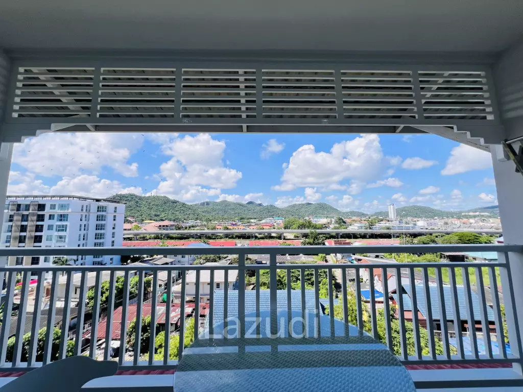 Stylish 1-Bedroom Condo with Mountain View