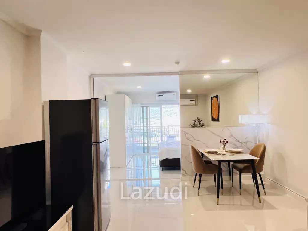 Stylish 1-Bedroom Condo with Mountain View