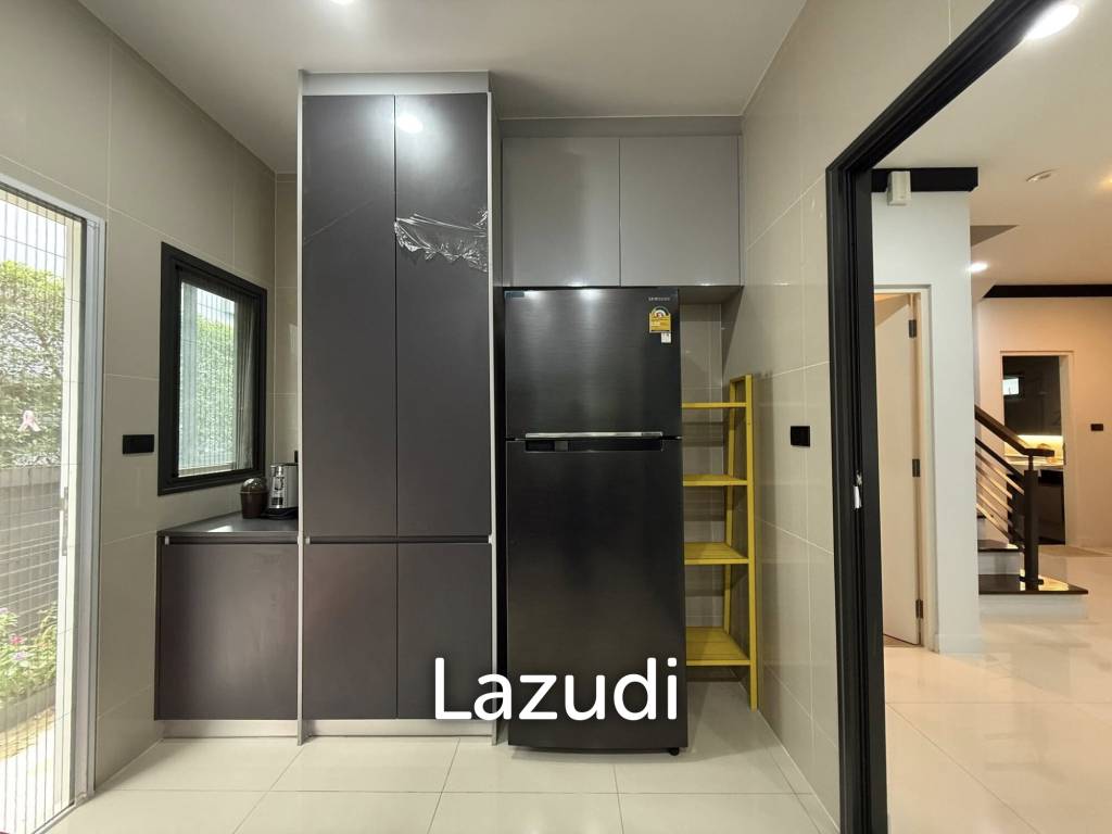 Luxurious 4-Bedroom Home in Hua Mak, Bang Kapi