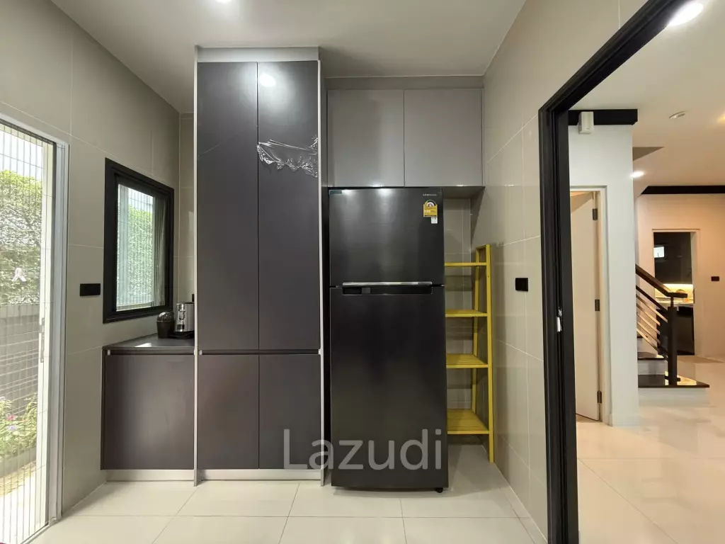 Luxurious 4-Bedroom Home in Hua Mak, Bang Kapi
