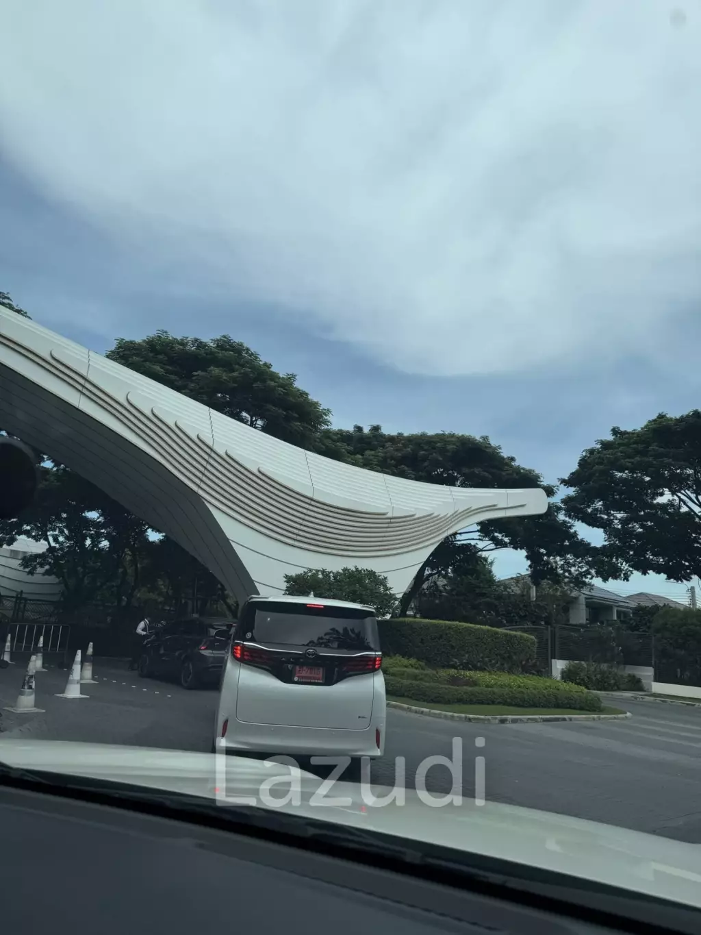 Luxurious 4-Bedroom Home in Hua Mak, Bang Kapi