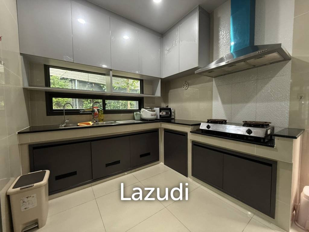 Luxurious 4-Bedroom Home in Hua Mak, Bang Kapi