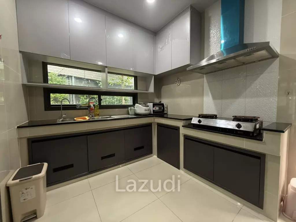 Luxurious 4-Bedroom Home in Hua Mak, Bang Kapi