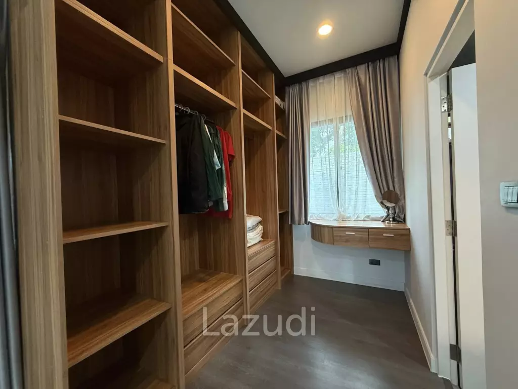 Luxurious 4-Bedroom Home in Hua Mak, Bang Kapi