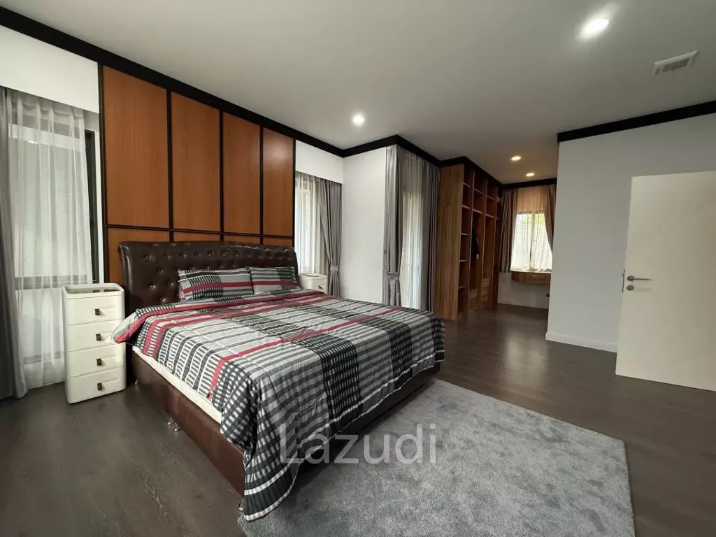 Luxurious 4-Bedroom Home in Hua Mak, Bang Kapi