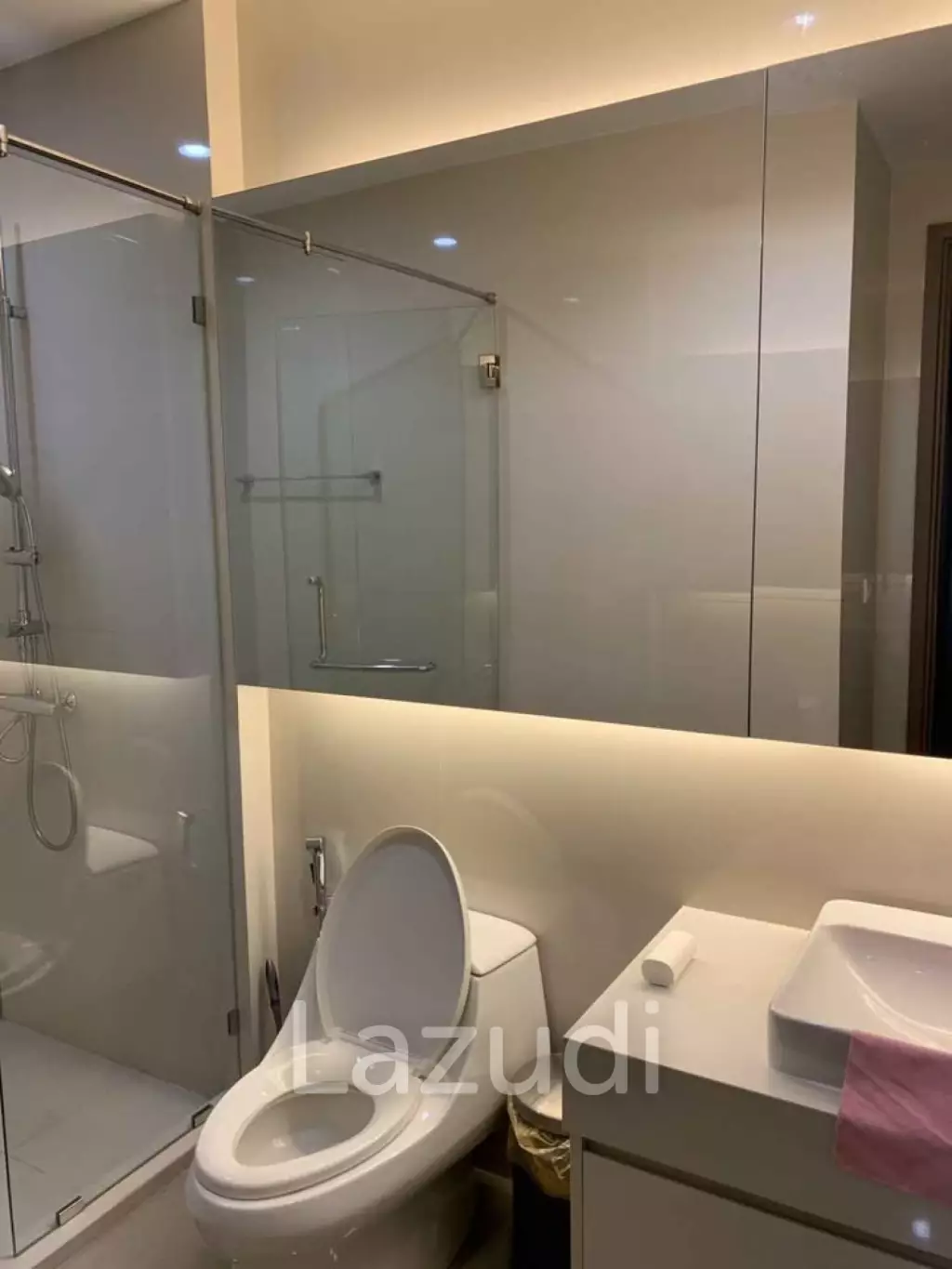 Luxurious 2-BR Condo with Stunning City Views