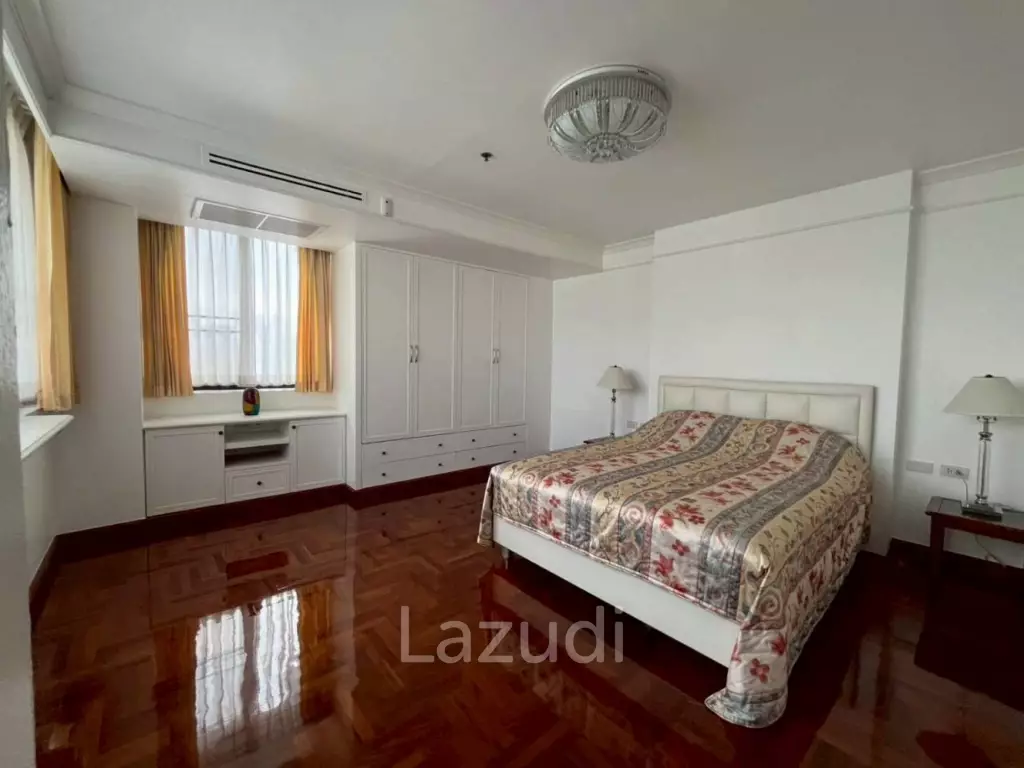 3 bedrooms 3 bathrooms 350 Sq.M. Ruamsuk