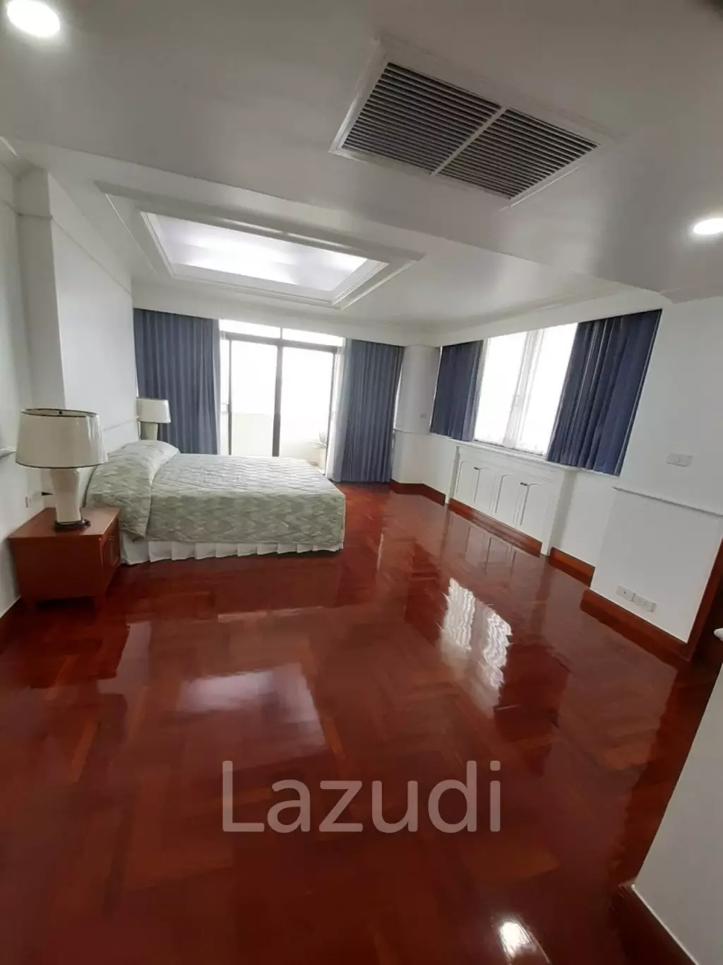 3 bedrooms 3 bathrooms 350 Sq.M. Ruamsuk