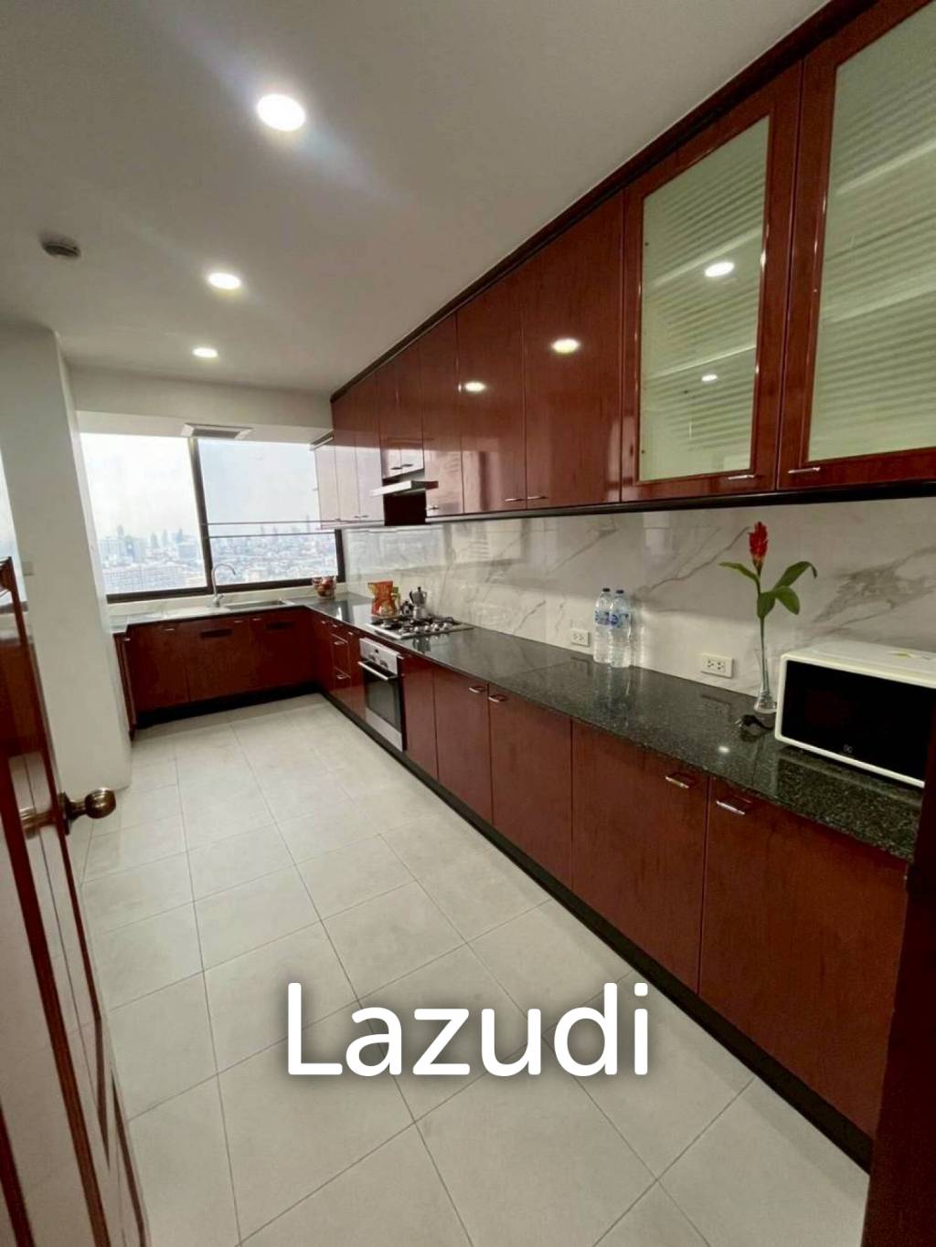 3 bedrooms 3 bathrooms 350 Sq.M. Ruamsuk