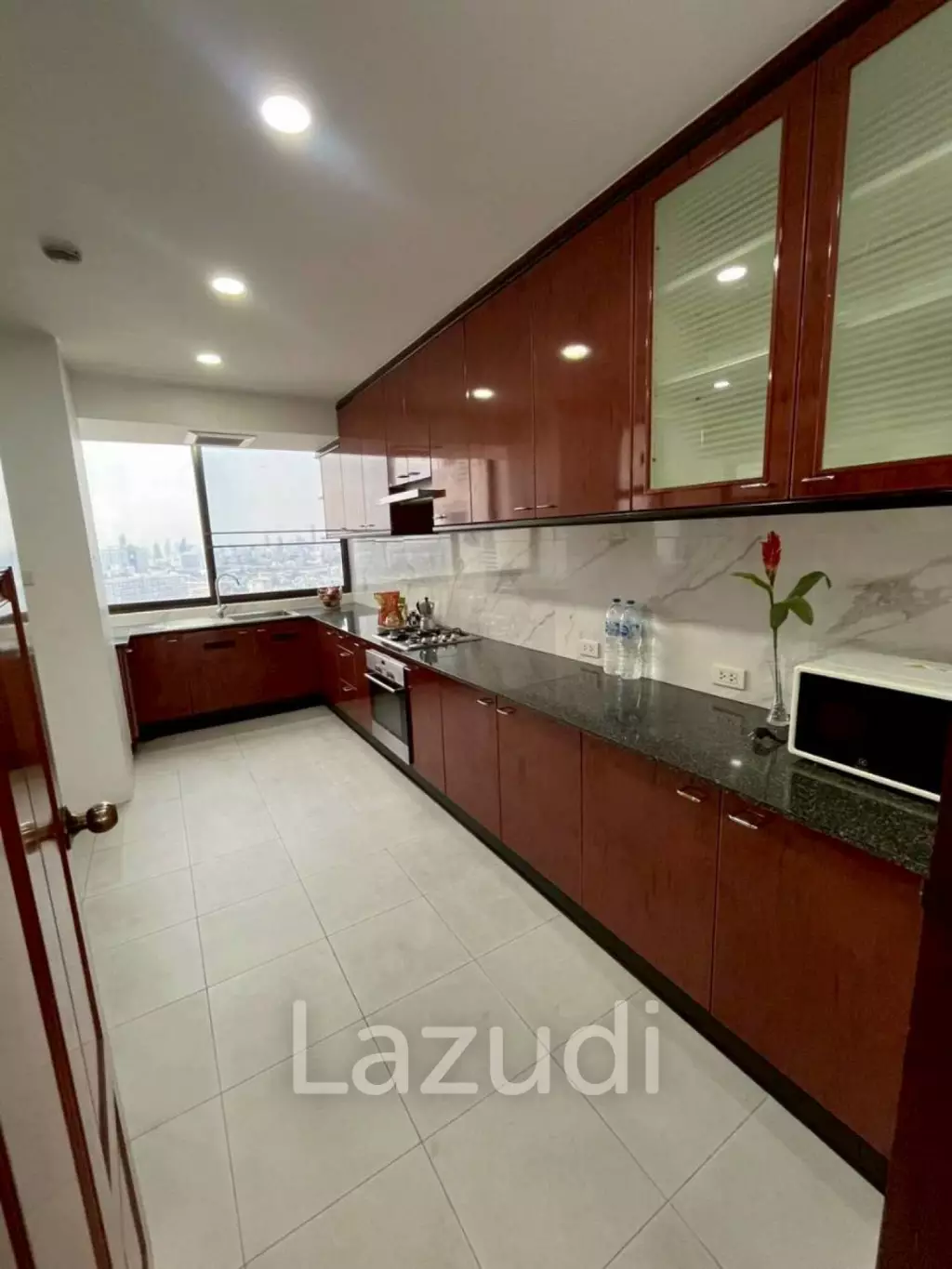 3 bedrooms 3 bathrooms 350 Sq.M. Ruamsuk