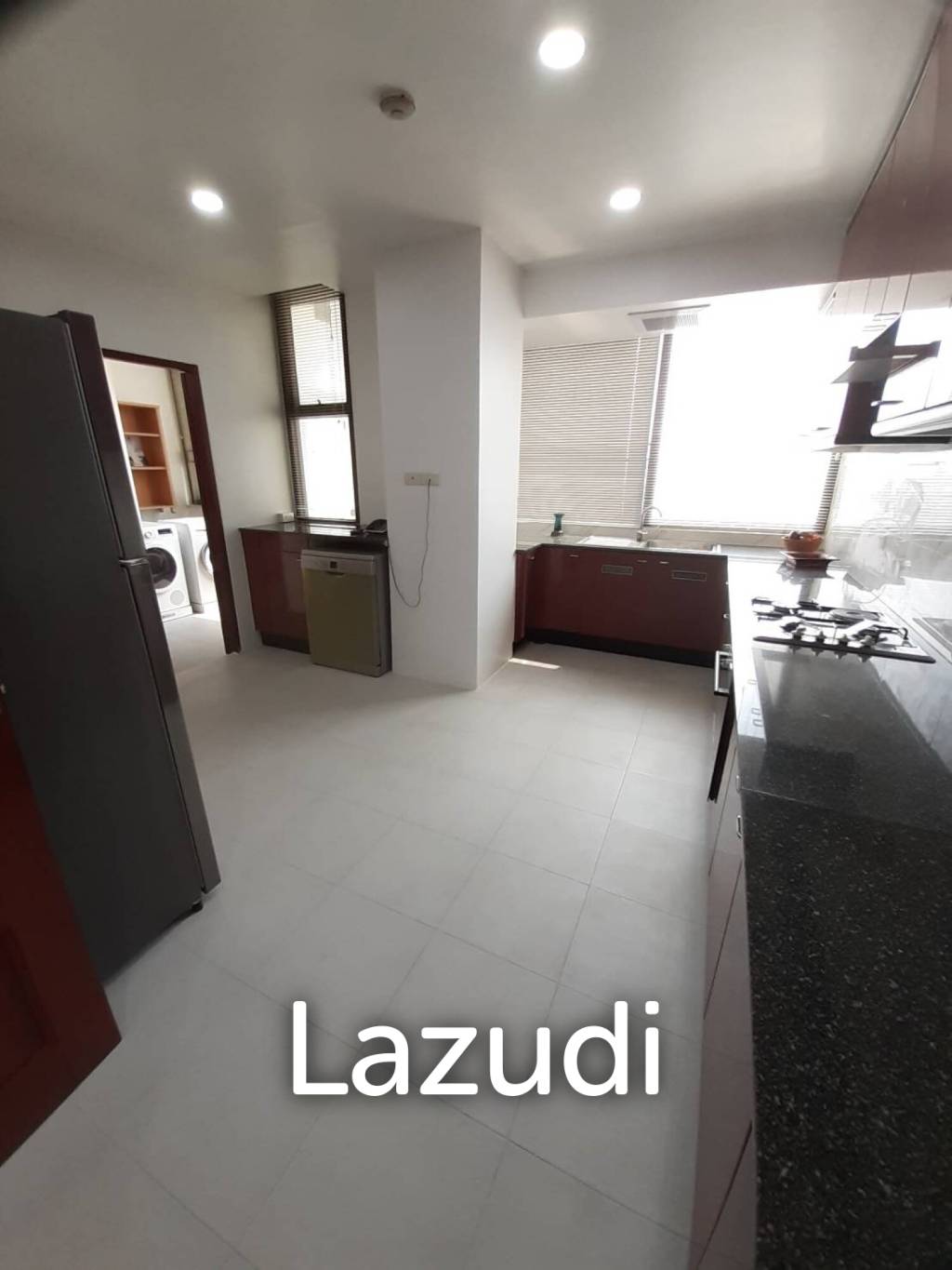 3 bedrooms 3 bathrooms 350 Sq.M. Ruamsuk