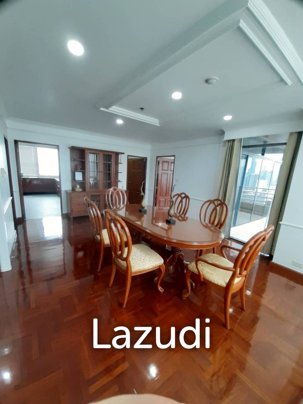 3 bedrooms 3 bathrooms 350 Sq.M. Ruamsuk