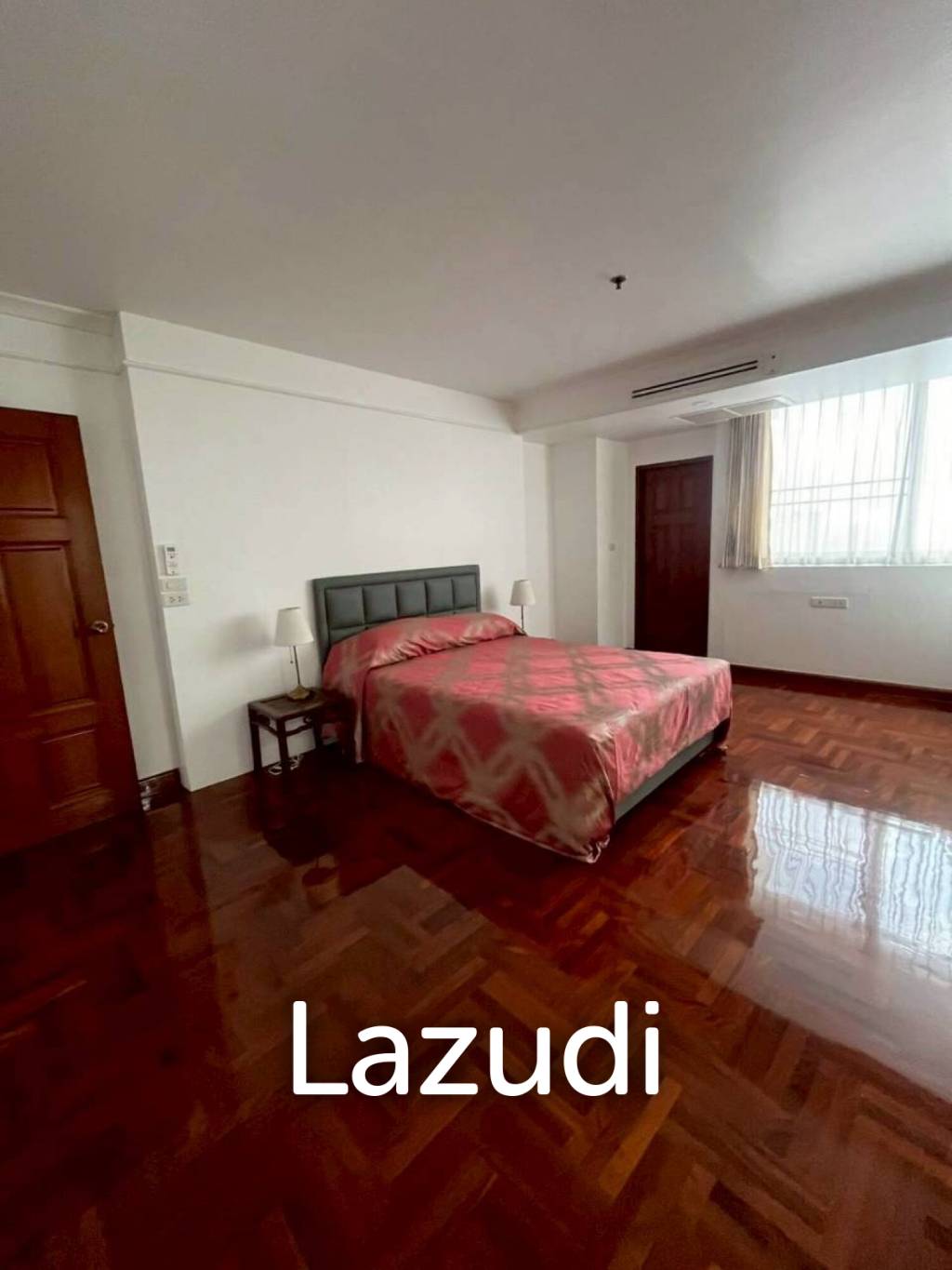 3 bedrooms 3 bathrooms 350 Sq.M. Ruamsuk