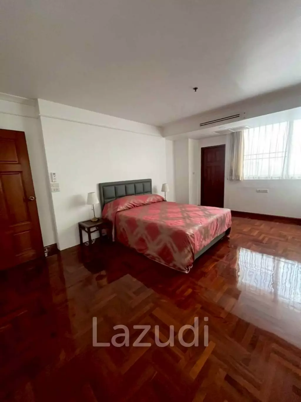 3 bedrooms 3 bathrooms 350 Sq.M. Ruamsuk