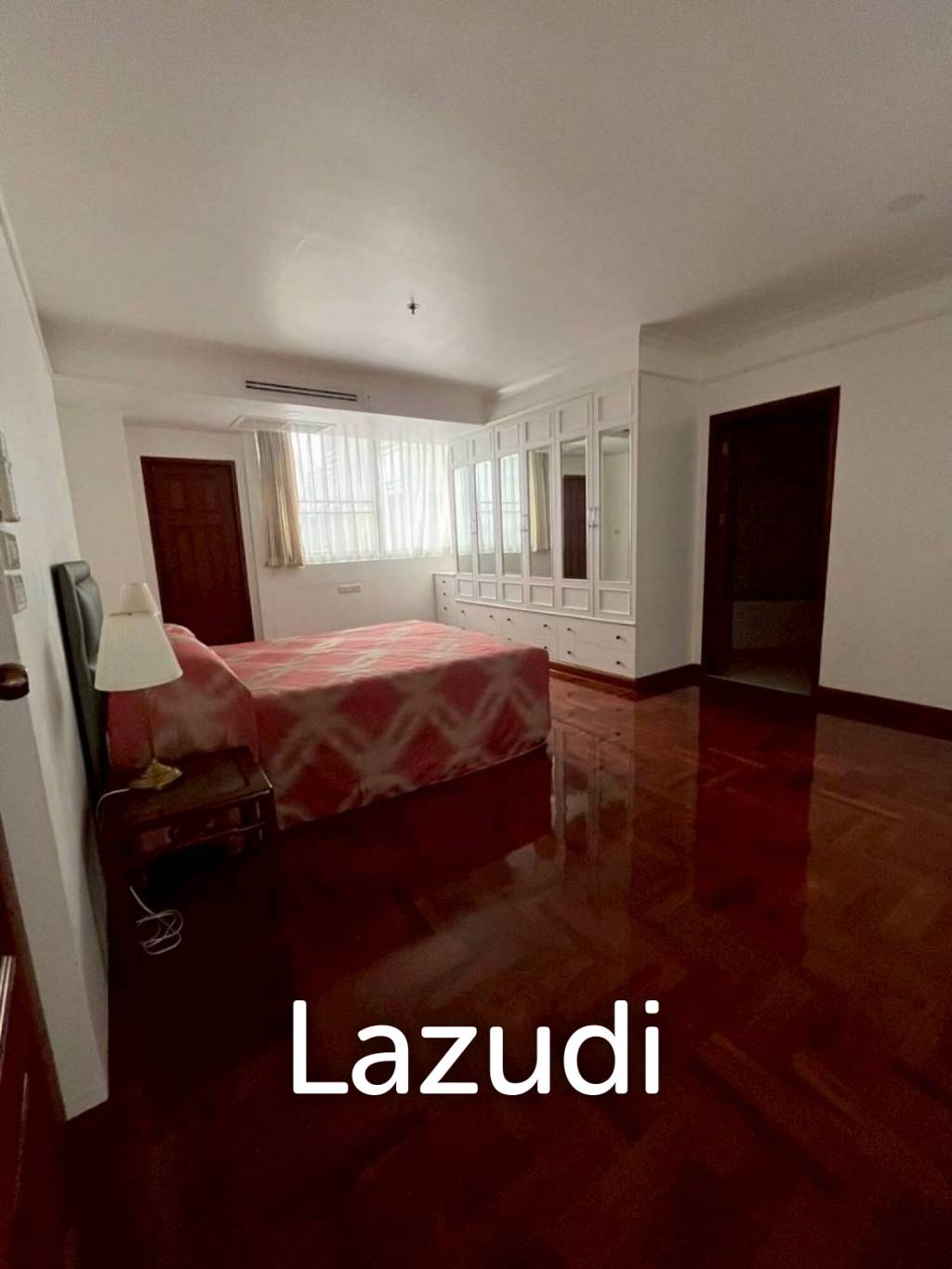3 bedrooms 3 bathrooms 350 Sq.M. Ruamsuk