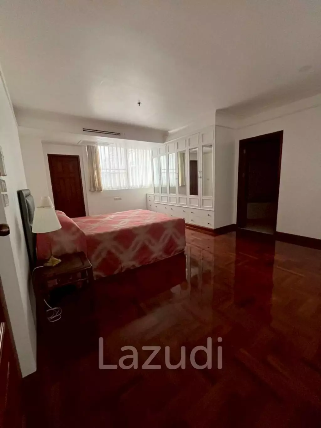 3 bedrooms 3 bathrooms 350 Sq.M. Ruamsuk