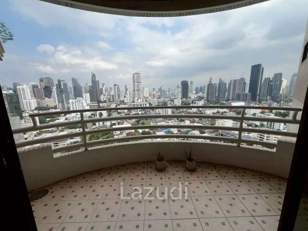 3 bedrooms 3 bathrooms 350 Sq.M. Ruamsuk