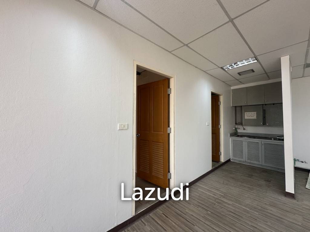 Spacious Office with City Views in Suriyawong, Bangkok