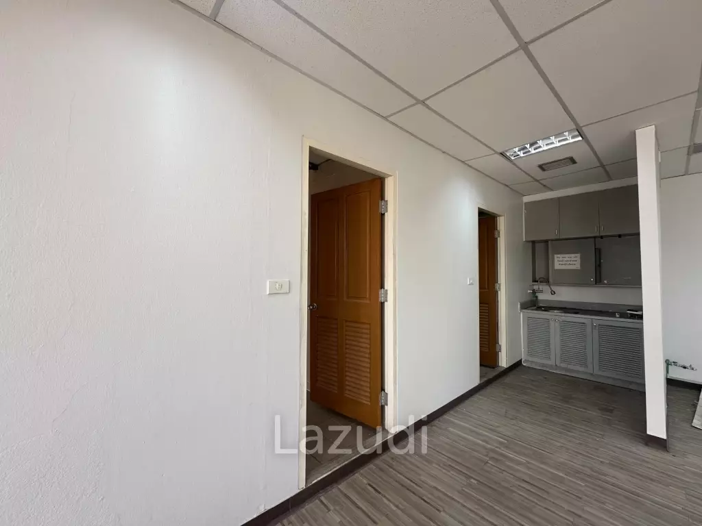 Spacious Office with City Views in Suriyawong, Bangkok