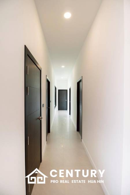 Luxurious Villa in Hua Hin with Prime Investment Potential