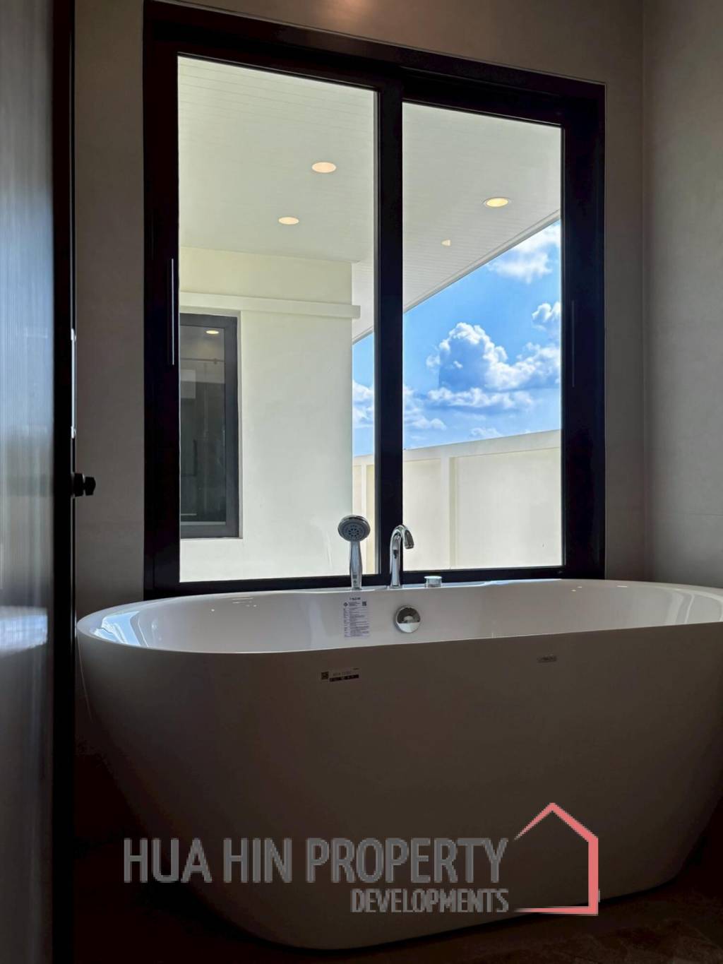 Luxurious Villa in Hua Hin with Prime Investment Potential