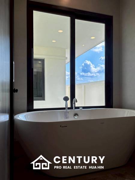 Luxurious Villa in Hua Hin with Prime Investment Potential