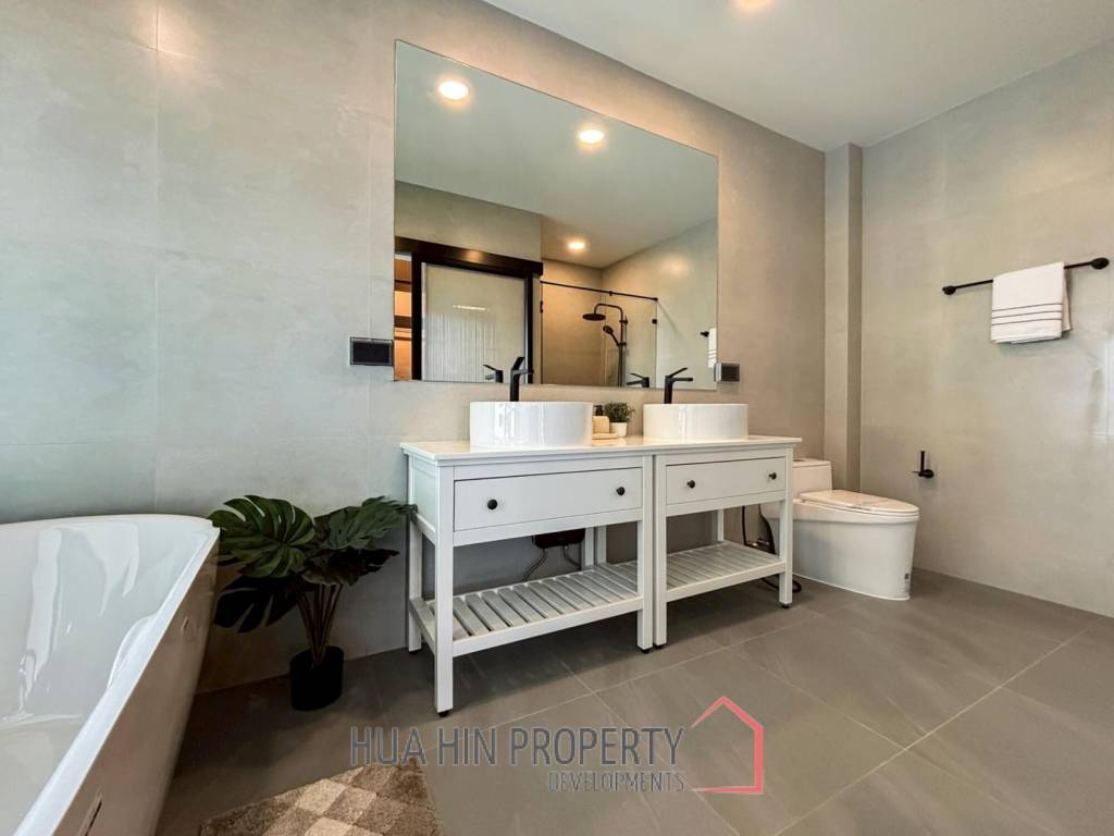 Luxurious Villa in Hua Hin with Prime Investment Potential