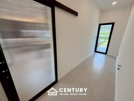 Luxurious Villa in Hua Hin with Prime Investment Potential