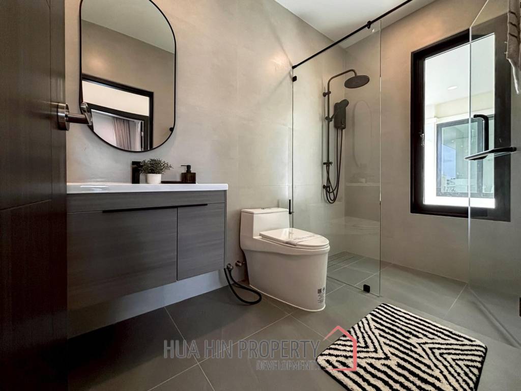 Luxurious Villa in Hua Hin with Prime Investment Potential