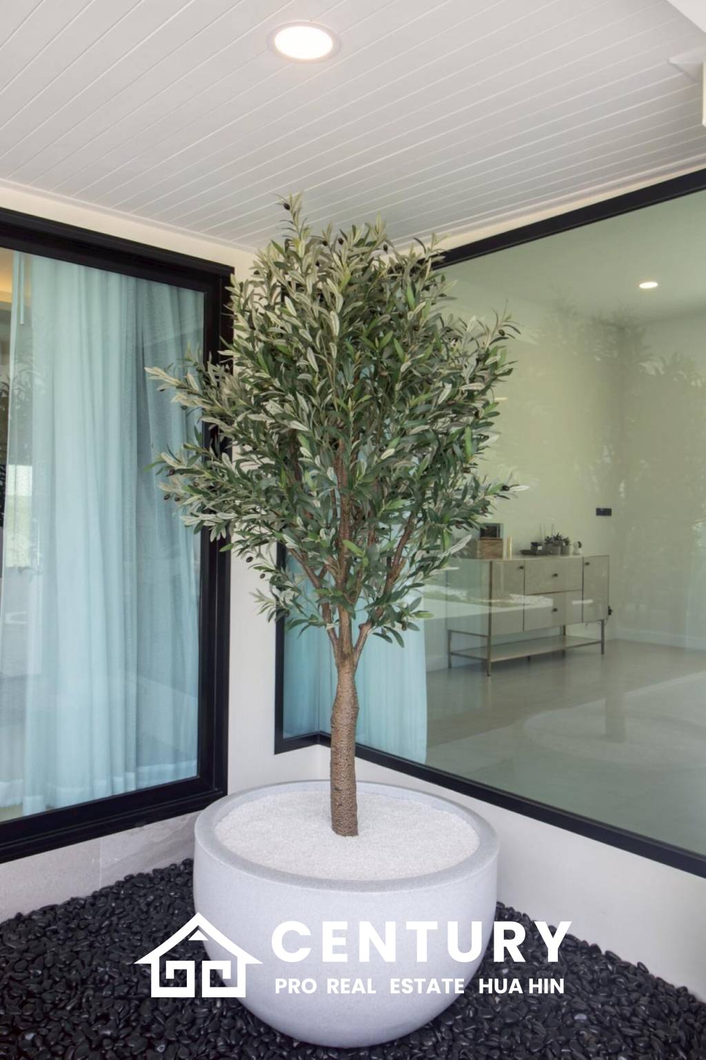 Luxurious Villa in Hua Hin with Prime Investment Potential