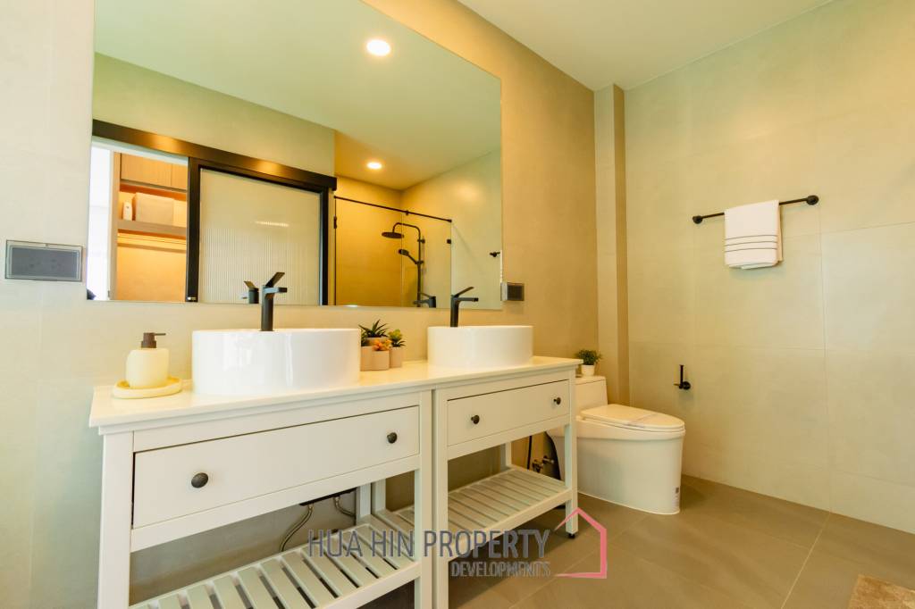 Luxurious Villa in Hua Hin with Prime Investment Potential