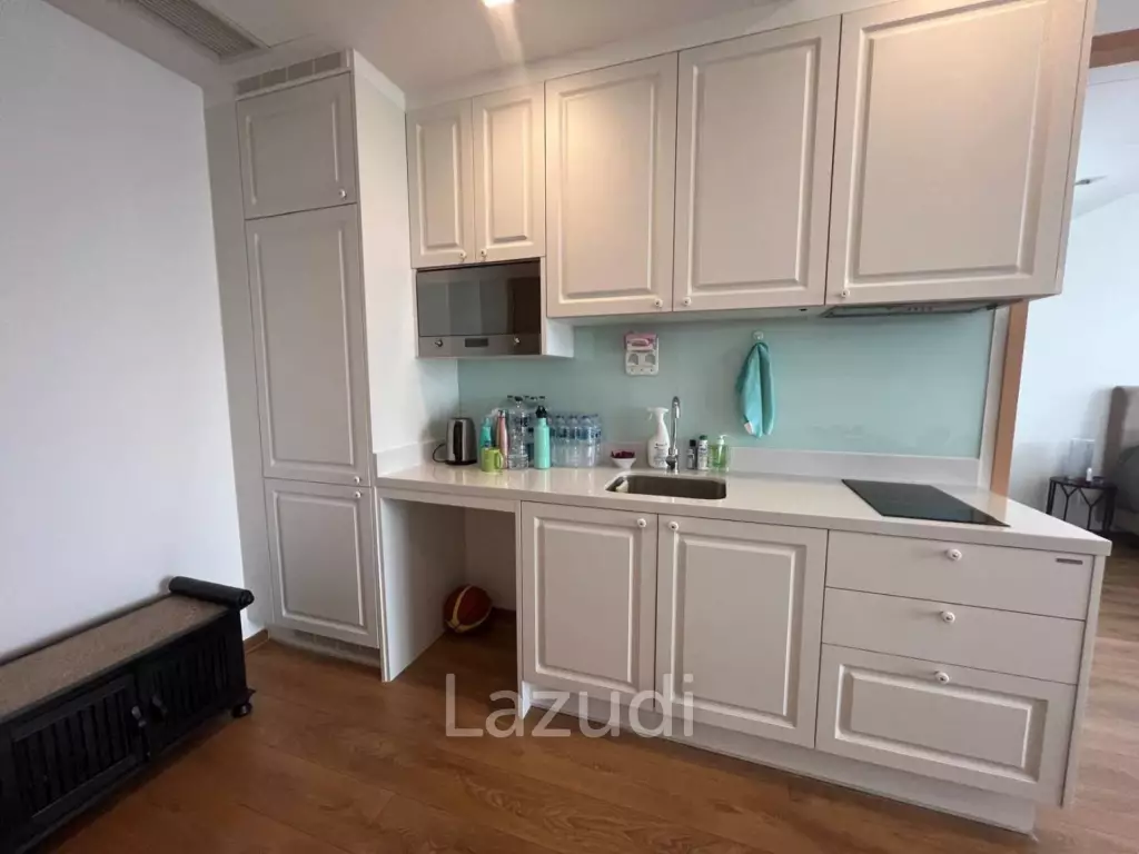Luxury High-Rise Condo in Noble BE33 Bangkok