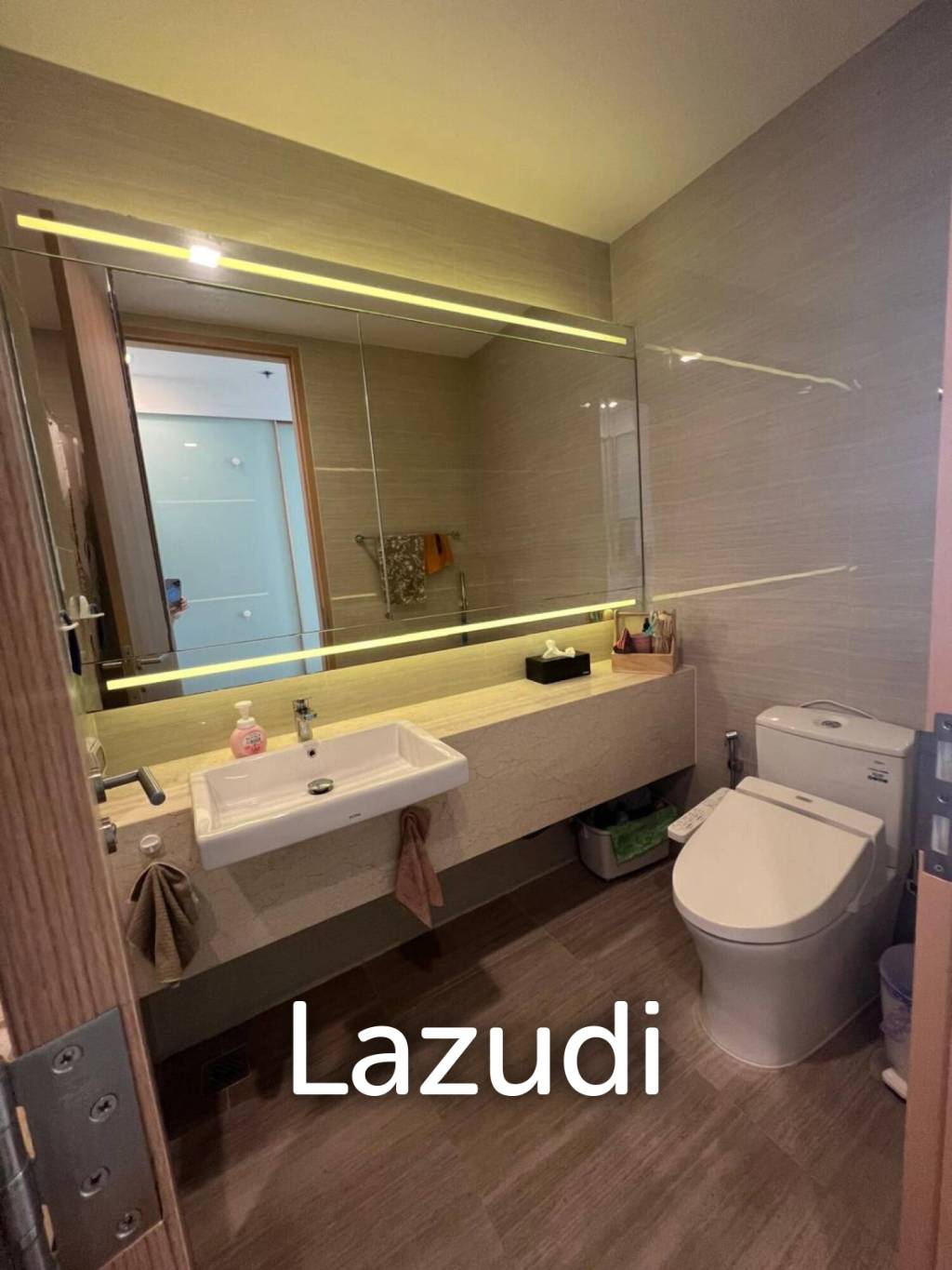 Luxury High-Rise Condo in Noble BE33 Bangkok