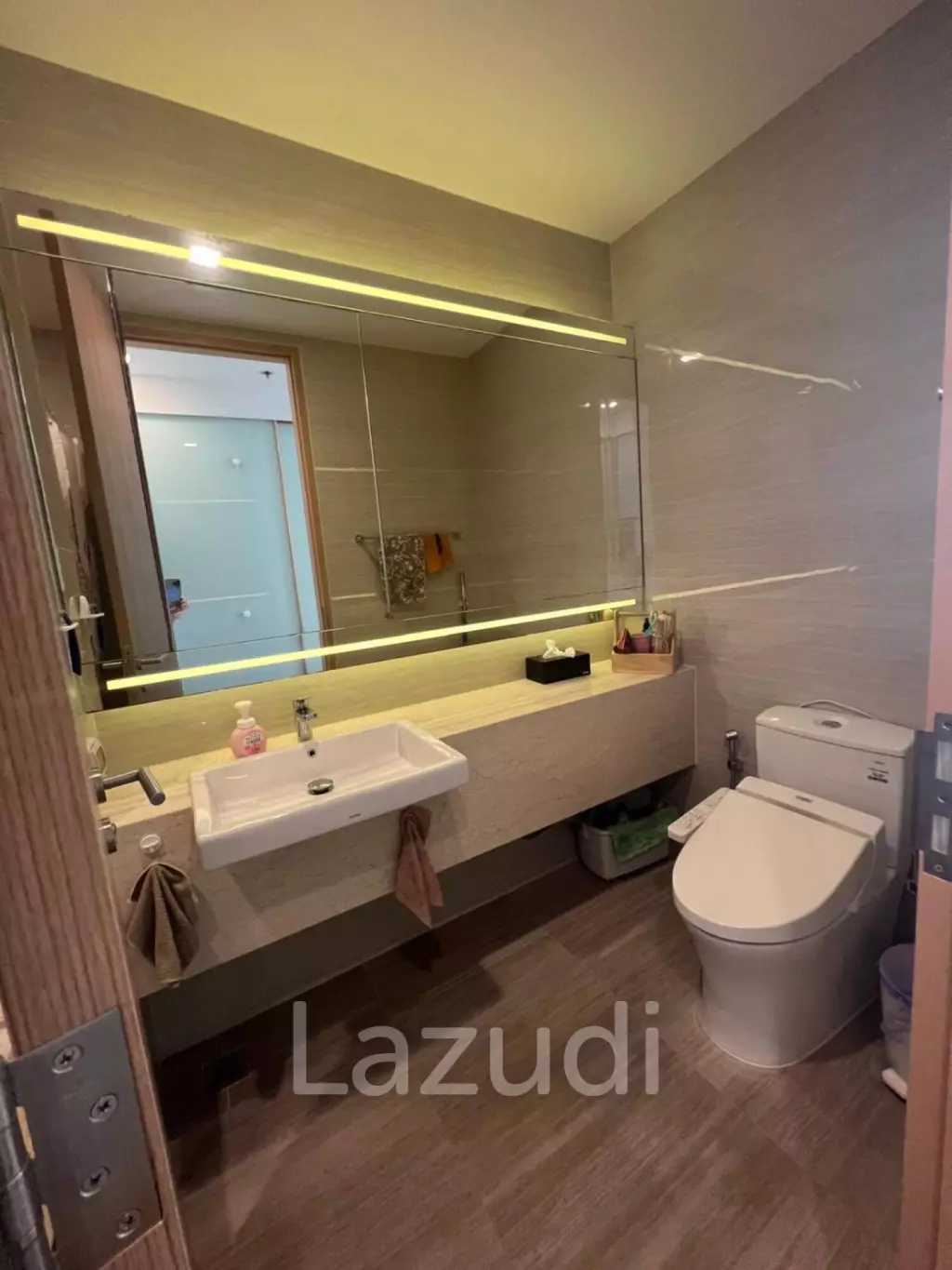 Luxury High-Rise Condo in Noble BE33 Bangkok