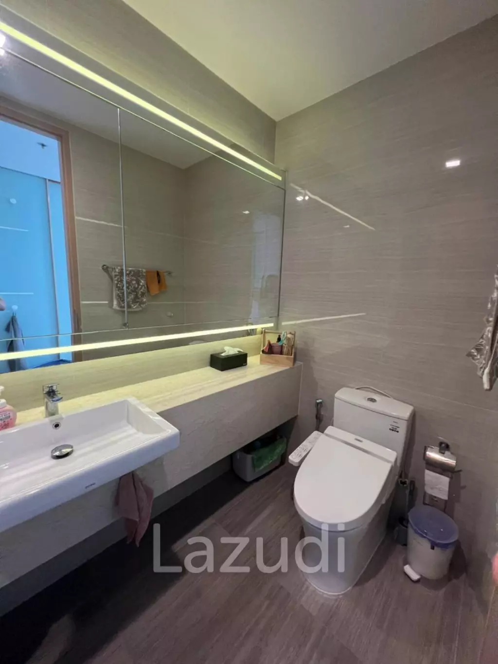 Luxury High-Rise Condo in Noble BE33 Bangkok