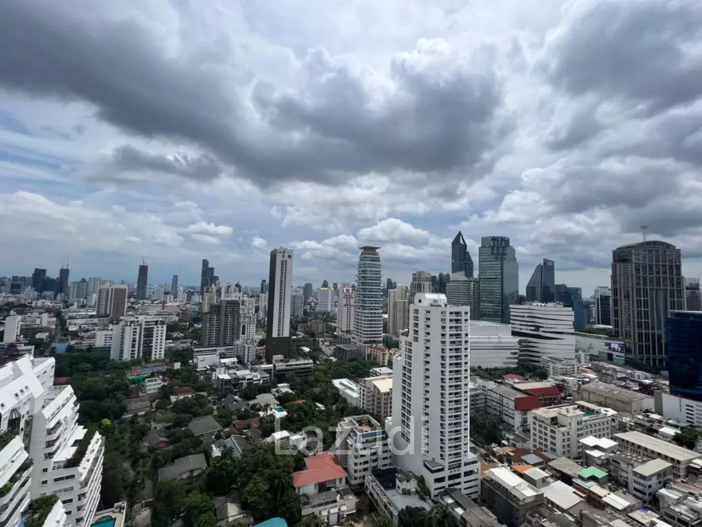 Luxury High-Rise Condo in Noble BE33 Bangkok