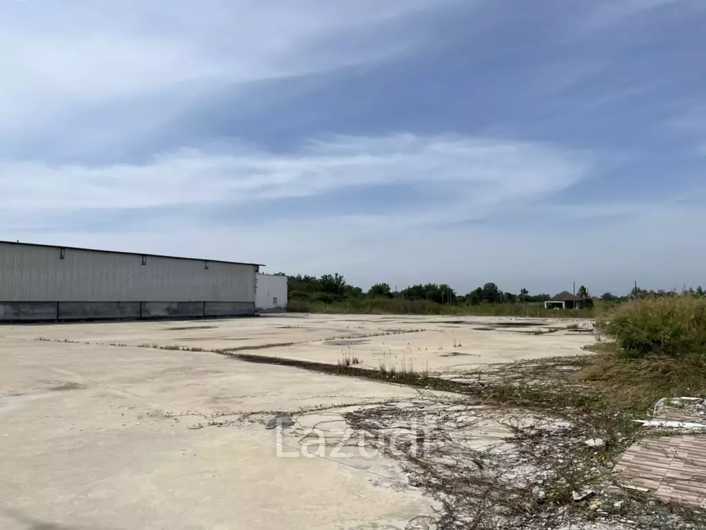 1,800 SQ.M. Warehouse for Sale in Phanat Nikhom District