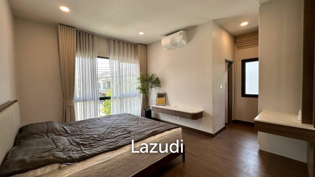 Luxurious 4-Bedroom Detached Home in Bang Kaeo