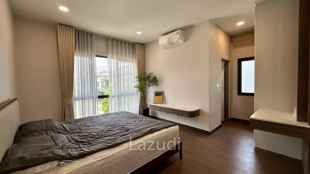 Luxurious 4-Bedroom Detached Home in Bang Kaeo