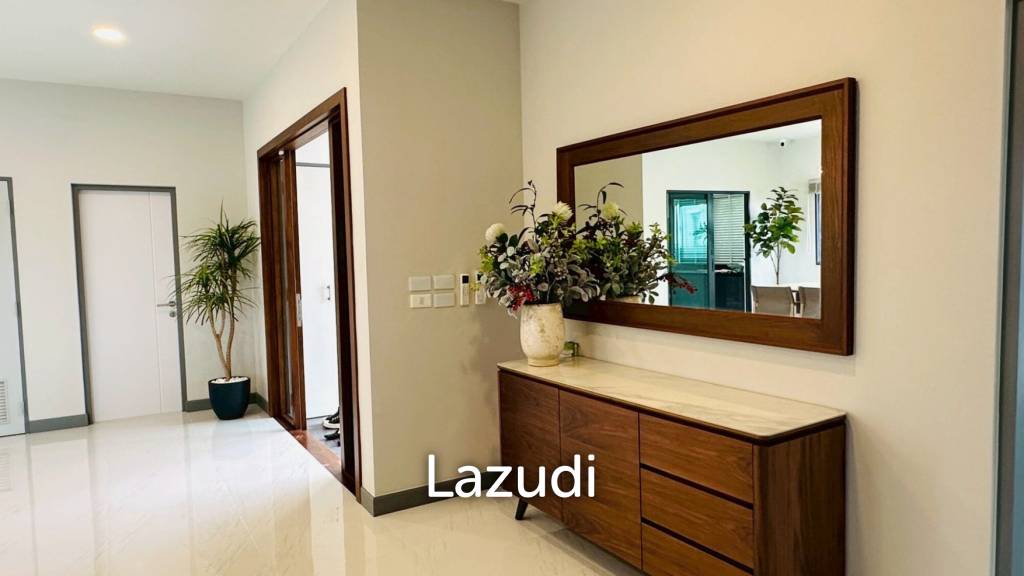 Luxurious 4-Bedroom Detached Home in Bang Kaeo