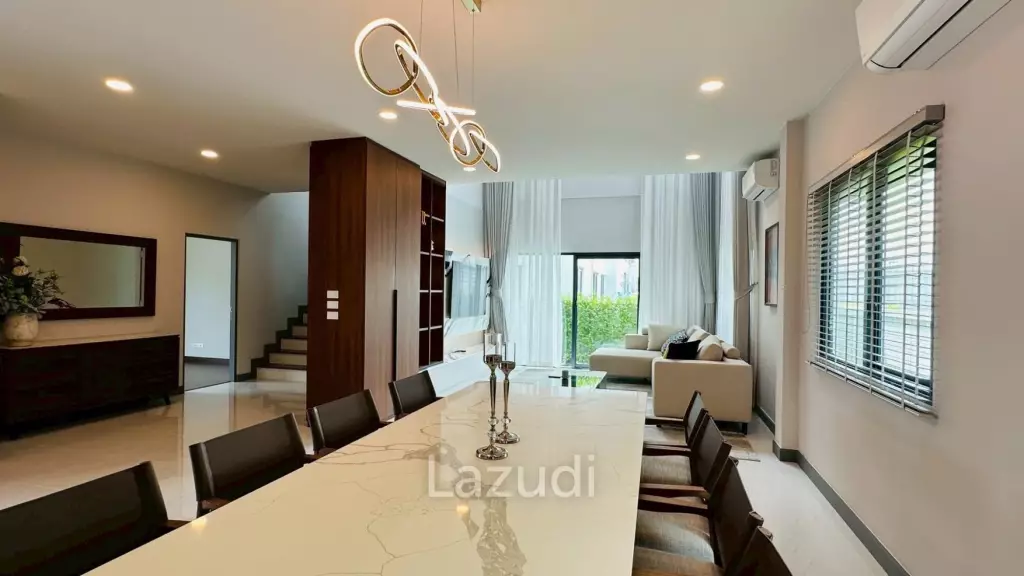 Luxurious 4-Bedroom Detached Home in Bang Kaeo
